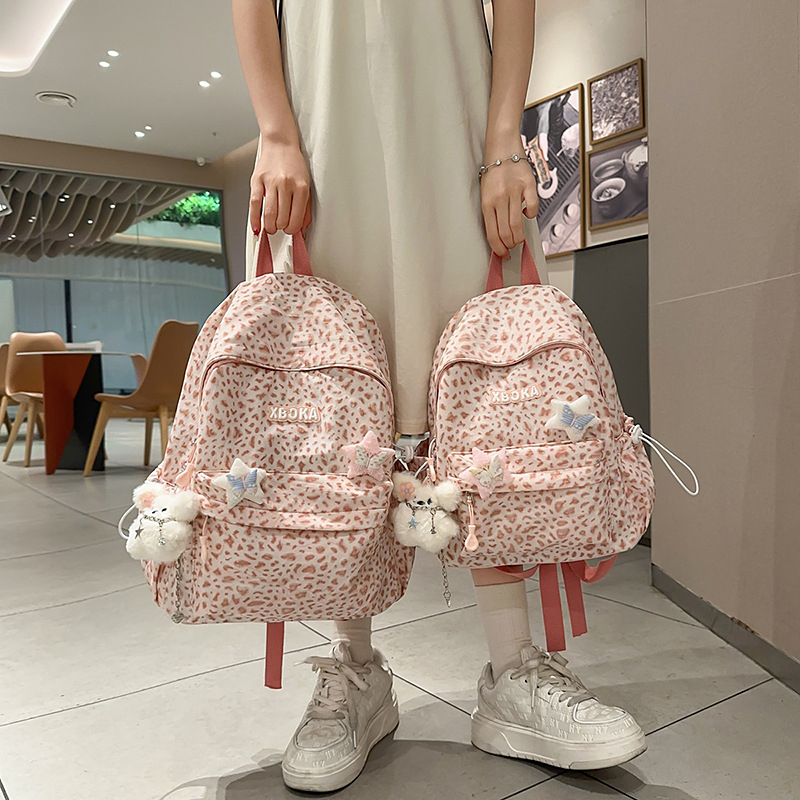 Kedves rajzfilmszerű hátizsák lányoknak, leopárd mintával, 2025 nyári kiadás, mindennapi iskolai hátizsák, 20-35 L, 14 hüvelykes laptophoz
