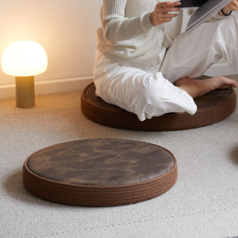 Kerek tatami típusú ülő- és meditációs párna a nappaliba, ablak melletti helyezéshez