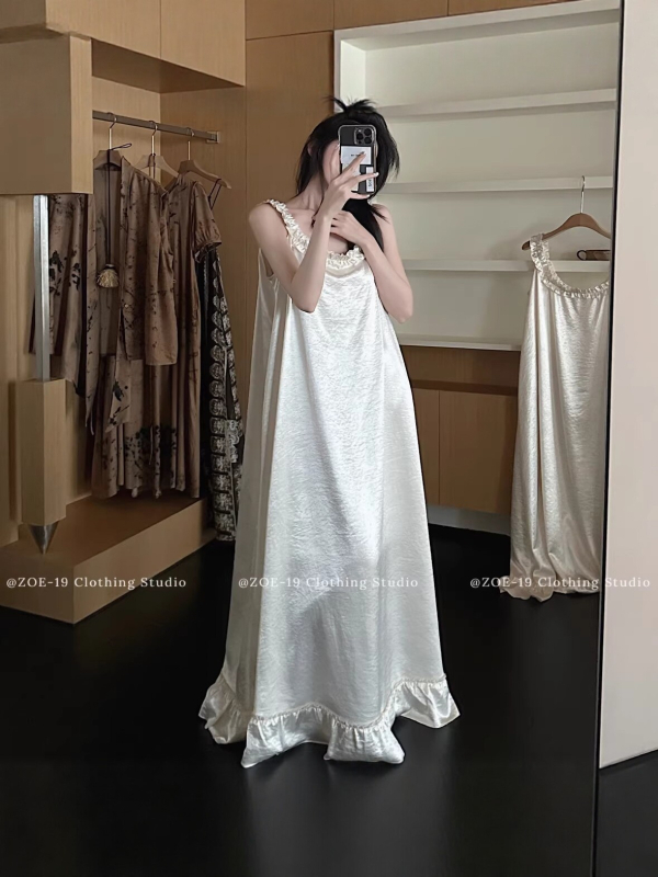 Nyári spagetti pántos szatén slip dress csipkés szegéllyel, koreai stílusú, gyengéd megjelenés