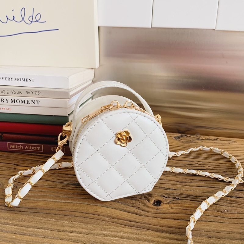 Chanel-stílusú mini gyermek táska, gyémántmintás quiltelés, kör alakú kivitel, vállon átvethető, mini pénztárca