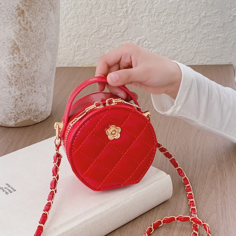 Chanel-stílusú mini gyermek táska, gyémántmintás quiltelés, kör alakú kivitel, vállon átvethető, mini pénztárca