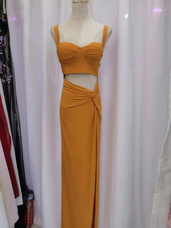 Elegáns társasági estélyi ruha, hosszú, karcsúsított, sexy magas hasítású, mély dekoltázs, hátsó nyitott, pántokkal
