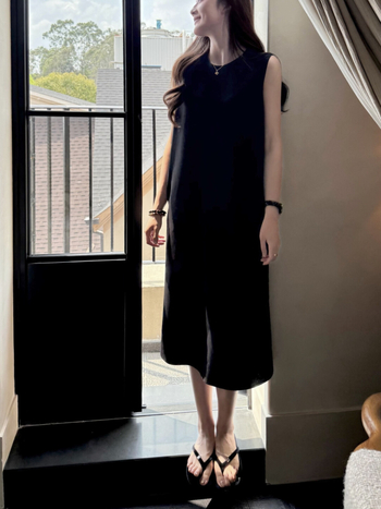 Nyári új minimalist stílusú fekete acetát egyenes hosszú ruha, laza és elegáns nőknek 8031