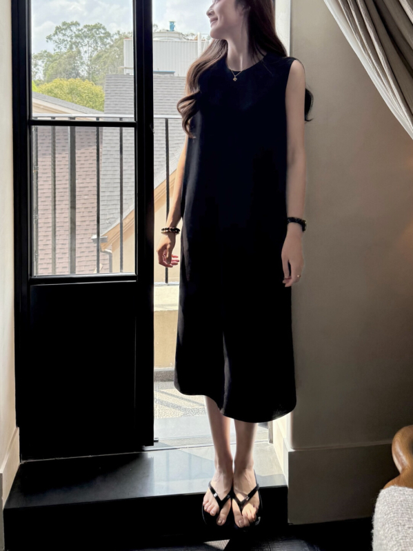 Nyári új minimalist stílusú fekete acetát egyenes hosszú ruha, laza és elegáns nőknek 8031