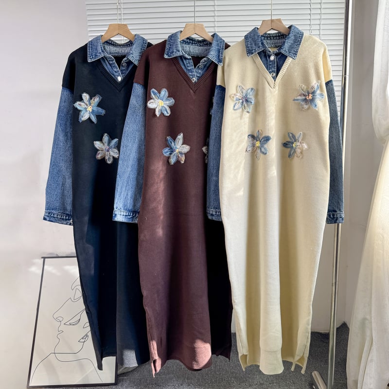 2025 őszi–téli denim kötött patchwork ruha, látszólagos két darabos megjelenés, virágos gyöngyös díszítés, hosszú ruha nőknek