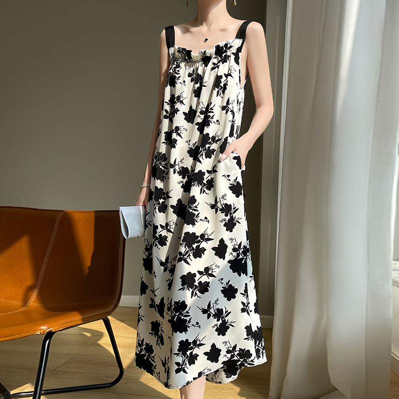 Selymes acetát szatén midi ruha, elegáns széles vállpántok, virágos jacquard mintával, francia hatású dizájn
