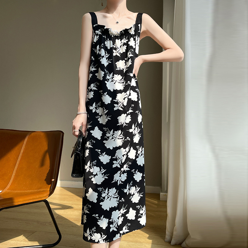 Selymes acetát szatén midi ruha, elegáns széles vállpántok, virágos jacquard mintával, francia hatású dizájn