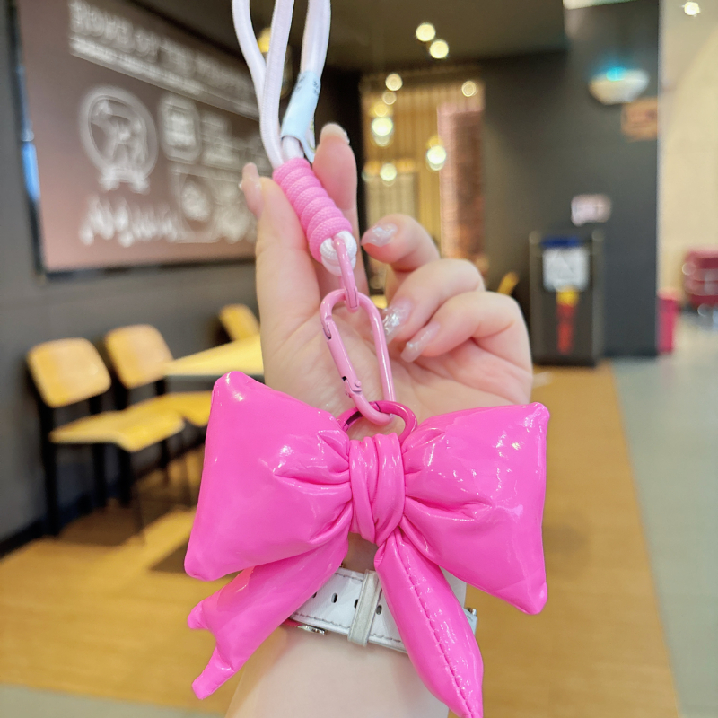 Koreai stílusú kulcstartó párnázott bőrből és nagy masnival, édes, divatos kiegészítő lányoknak