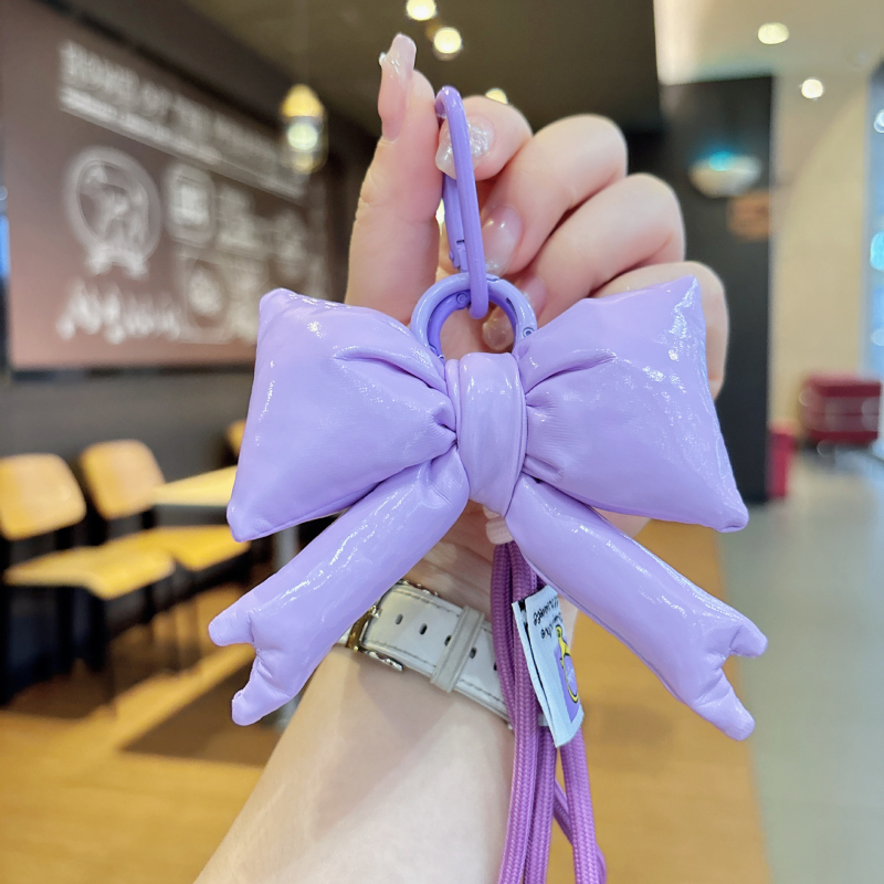 Koreai stílusú kulcstartó párnázott bőrből és nagy masnival, édes, divatos kiegészítő lányoknak