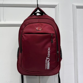 Rucsac universal pentru laptop, aspect stilat și premium, compartiment mare pentru călătorii și școală, compatibil cu laptopuri de până la 15 inch.