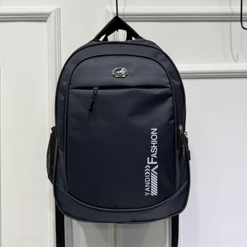 Rucsac universal pentru laptop, aspect stilat și premium, compartiment mare pentru călătorii și școală, compatibil cu laptopuri de până la 15 inch.