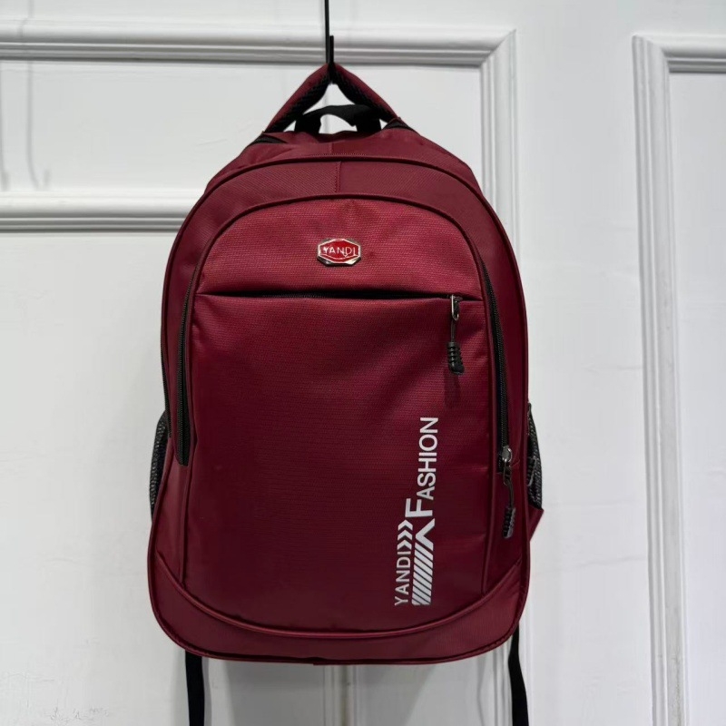 Rucsac universal pentru laptop, aspect stilat și premium, compartiment mare pentru călătorii și școală, compatibil cu laptopuri de până la 15 inch.