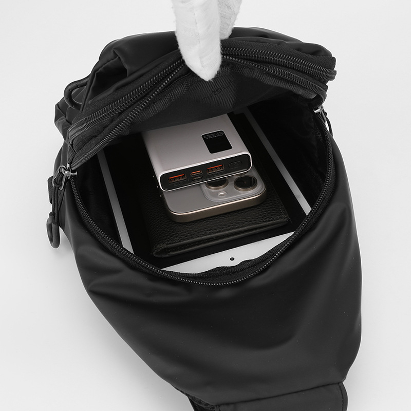 Geantă de piept din nylon, curea crossbody, capacitate mare, impermeabilă, pentru naveta zilnică, stil urban, încape un laptop de 9 inci.