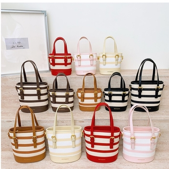 Csíkos színblokkal készült bucket táska, crossbody vállpánttal, mindennapi stílusú nőknek és gyerekeknek