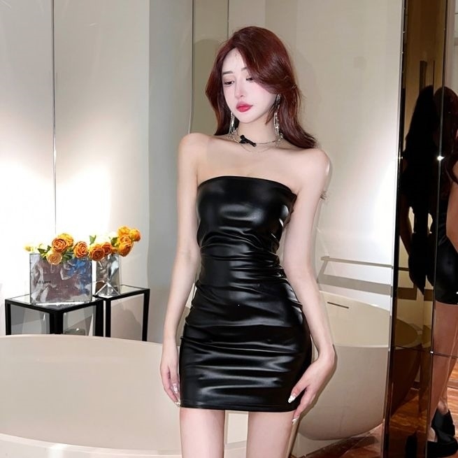 PU bőrhatású váll nélküli bodycon ruha, karcsúsító fazon, 2026 nyári kollekció