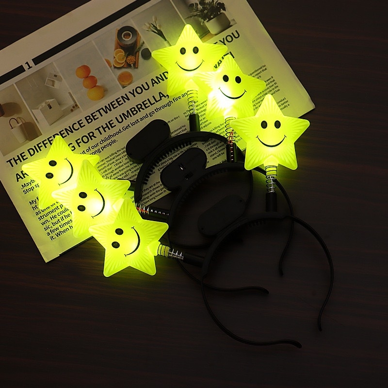 Čelenka Speedy LED s päťcípou hviezdou a úsmevom – rekvizita na povzbudzovanie na koncert