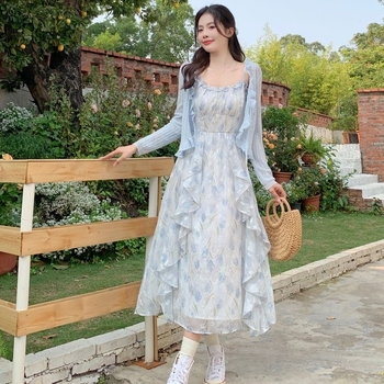 Két darabos francia stílusú virágos ruhaszett: napvédő fodros felső és A-line ruha széles szegély