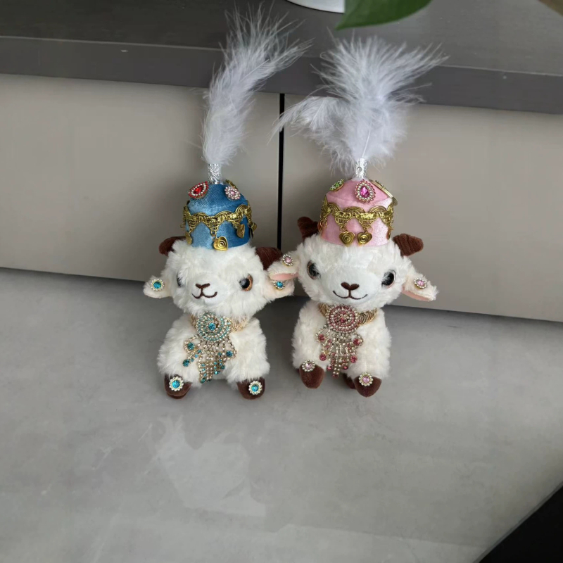 Плюшено агънче висулка, плюшена играчка, сувенир за пътуване