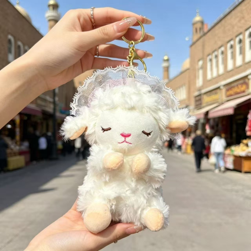 Плюшено агънче висулка, плюшена играчка, сувенир за пътуване