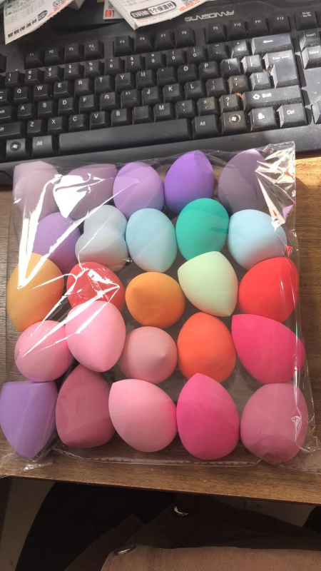 Sminkszivacs készlet – ultra-soft, nem-szívó, sminkpúderhez puff, száraz/nedves kettős használat, egyszer használatos szivacsok