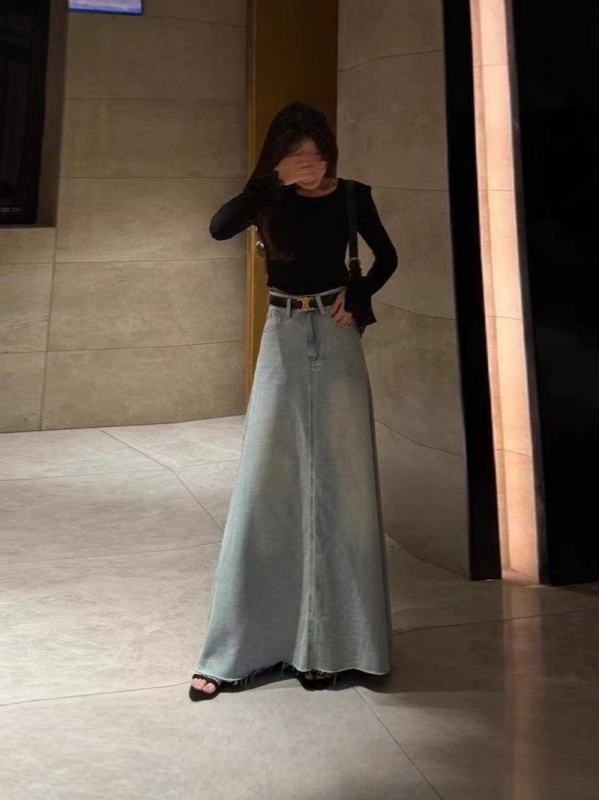 Koreai stílusú magas derekú hosszú denim szoknya, A-vonalú, lágy esésű, elegáns minimalista kialakítás, 2026-os új modell