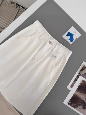 Női midi denim szoknya, magas derekú, laza szabás, hátul nyílás, 100% pamut