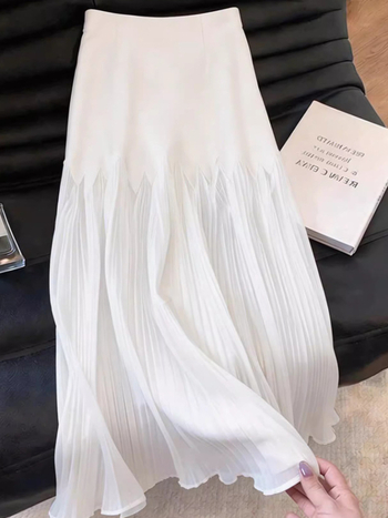 Fehér chiffonból készült pliszírozott patchwork midi szoknya nőknek, magas derék, elegáns és folyó vonalú