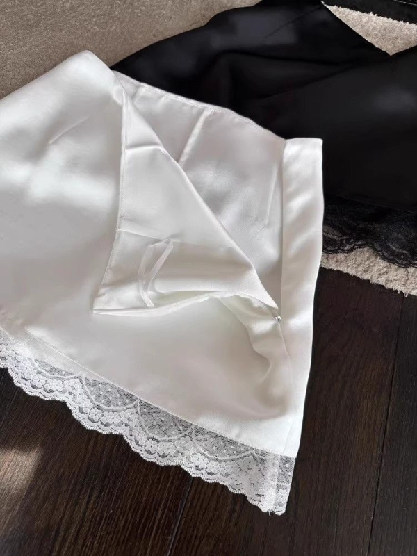 Csipés-satén rövid bodycon szoknya patchwork paneles kialakítással, nyár 2026, egyszínű, nőknek
