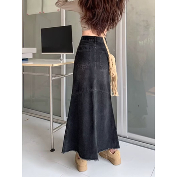 Fishtail denim szoknya, magas derék, A-vonal, midi hosszúságú, fekete