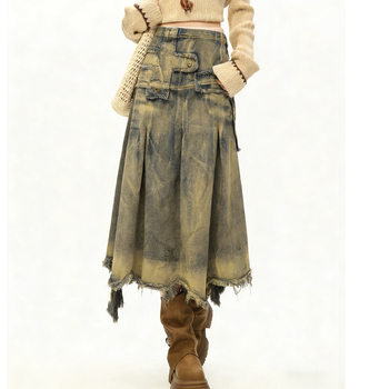 Vintage denim hosszú szoknya szakadt szegéllyel, A-vonalú, Y2K stílus, tavasz–ősz 2026
