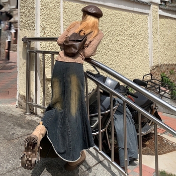 Denim hosszú szoknya A-vonalú fazonnal, szabálytalan halfarok részlettel, amerikai retro vintáz stílus, tavasz–nyár