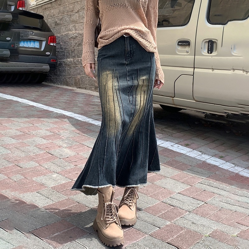 Denim hosszú szoknya A-vonalú fazonnal, szabálytalan halfarok részlettel, amerikai retro vintáz stílus, tavasz–nyár