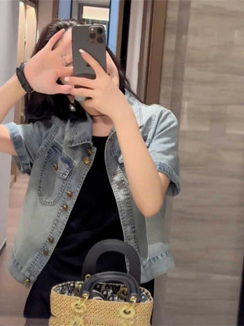 Női nyári könnyű denim rövid ujjú ing – casual, karcsúsított szabás, kis testalkatú nőknek