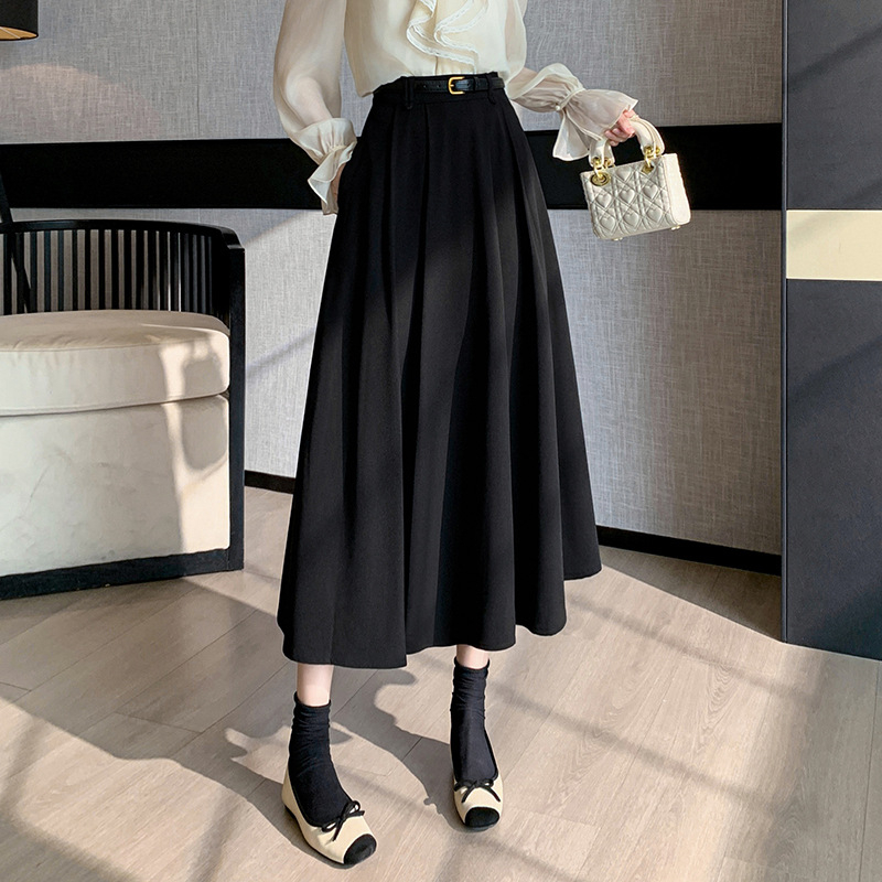 A-vonalú midi szoknya egyszínű, magas derekú, minimalist és elegáns.