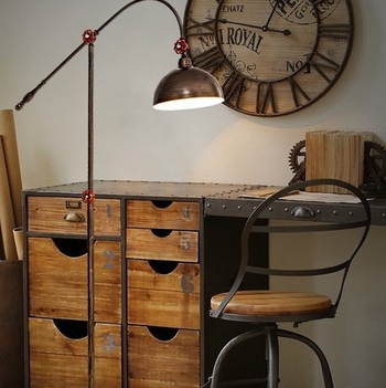Loft ipari stílusú állólámpa hosszú karral, retro nosztalgikus dizájnnal, nappali, dolgozószoba, hálószoba és étkező számára