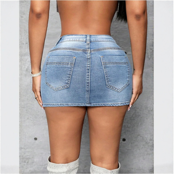 Retro denim miniszoknya, keskeny szabás, casual és sokoldalú, nyár 2026