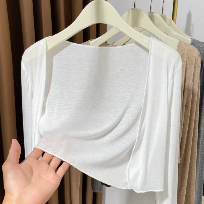 Könnyű fehér napvédő kardigán nőknek, slip ruhával, sállal és elegáns hosszú ujjú caplet-szerű felsővel.