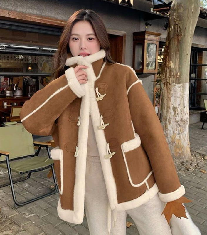 Női báránybőr shearling kabát, téli 2025, kis méret, zöld, agancsgombokkal, vastag gyapjúbéléses, pamutba töltött kabát