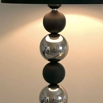 LED állólámpa hangulatos fénnyel a nappaliba és livestream hátteréhez, skandináv stílus, luxusos álló lámpa