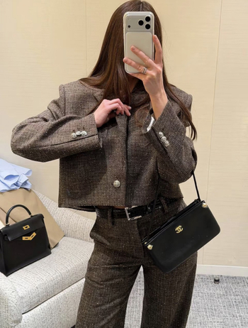 Chanel-ihletésű pamutkeverék bouclé tweed pöttyökkel, rövid zakó-blézer, őszi-téli 2026
