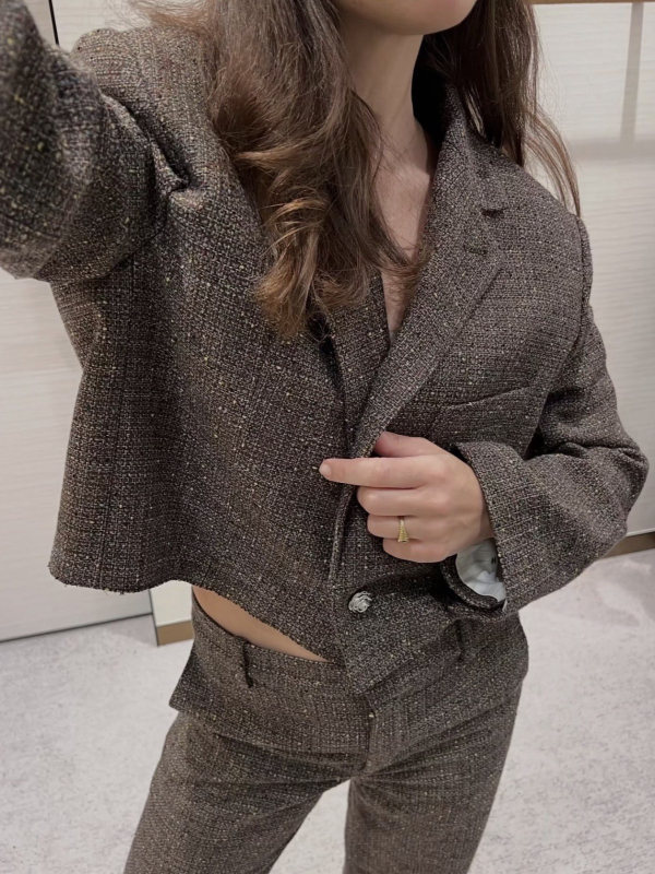 Chanel-ihletésű pamutkeverék bouclé tweed pöttyökkel, rövid zakó-blézer, őszi-téli 2026