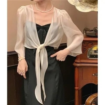 Sellő ihletésű ice-silk napvédő felső, könnyű chiffong cardigan, hozzáillő szoknya és kis sál