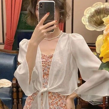 Sellő ihletésű ice-silk napvédő felső, könnyű chiffong cardigan, hozzáillő szoknya és kis sál