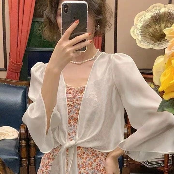 Sellő ihletésű ice-silk napvédő felső, könnyű chiffong cardigan, hozzáillő szoknya és kis sál