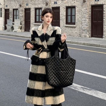 Koreai stílusú vintage hatású vastag poliészterkabát kockás mintával, középhosszú, női téli modell