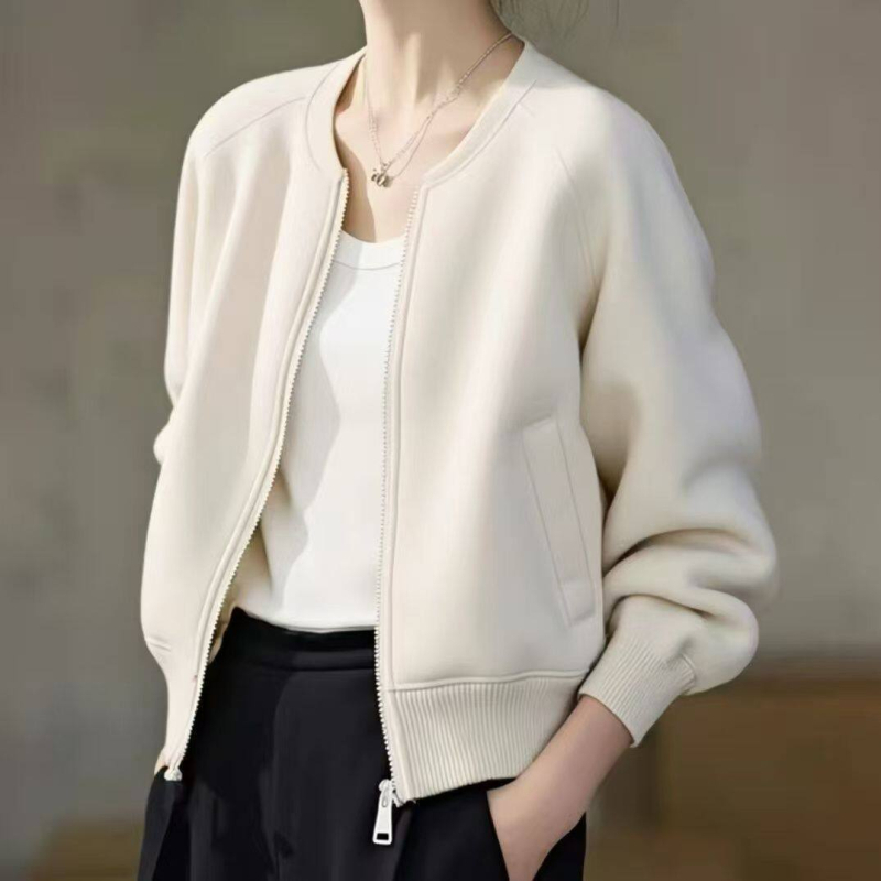Női off-white bomber dzseki cipzárral, rövid kabát, 2026 tavasz–ősz, laza szabás, casual stílus