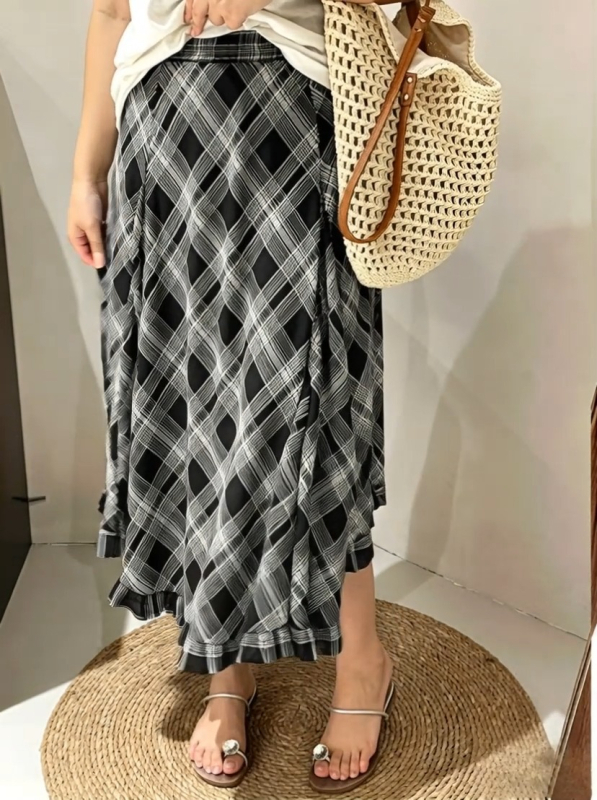 Φούστα midi για plus size με ακανόνιστο βολάν στο τελείωμα, vintage καρό, καλοκαίρι 2026