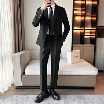 Koreai stílusú kétsoros öltöny férfiaknak, slim-fit szabás, modern üzleti és ünnepi viselet esküvőkhöz