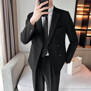 Koreai stílusú kétsoros öltöny férfiaknak, slim-fit szabás, modern üzleti és ünnepi viselet esküvőkhöz