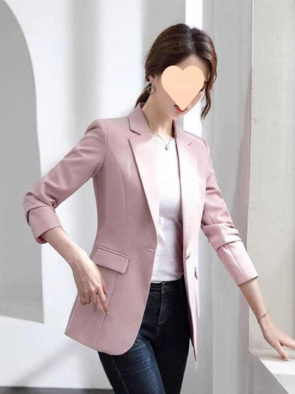 Rózsaszín női egygombos elegáns blézer irodai viselet.